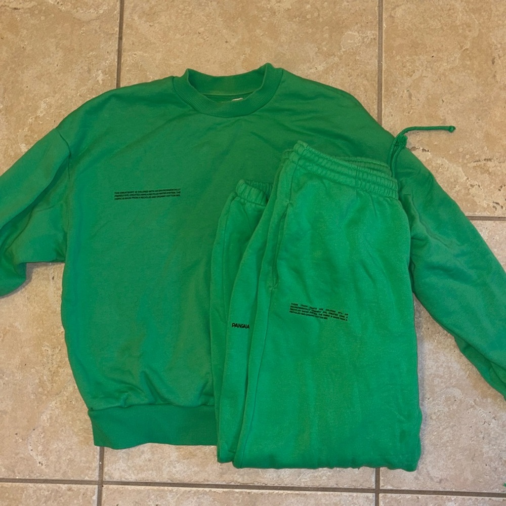 Pangaia sweatsuit green